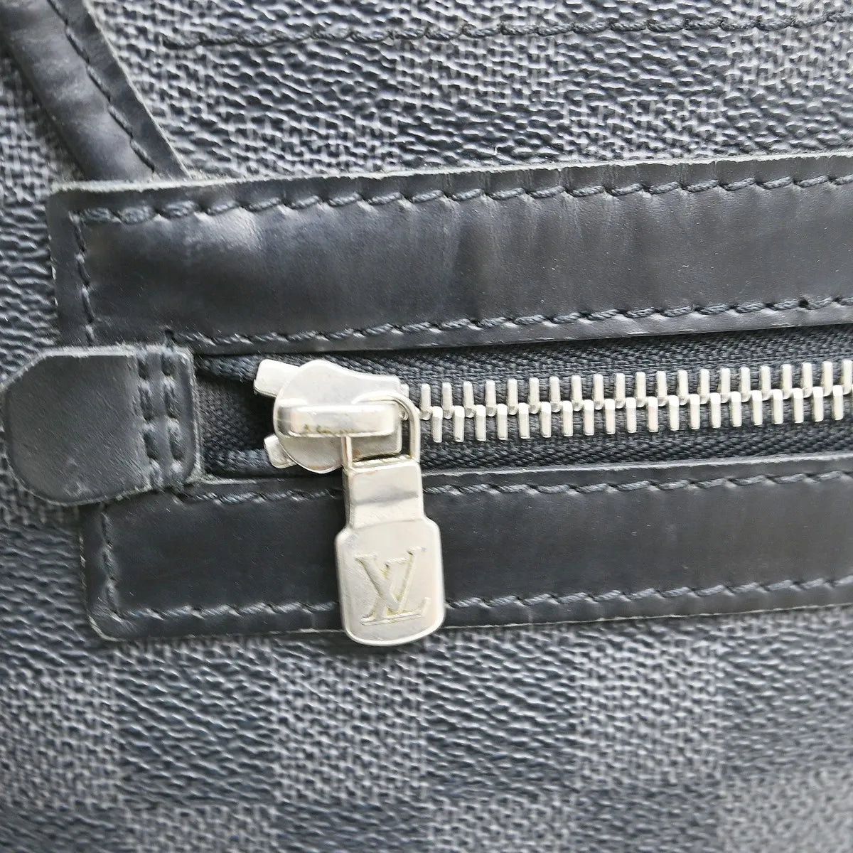 Louis Vuitton Daniel Messenger Damier Graphite Black Canvas Shoulder Bag Bag (Pre-Owned)