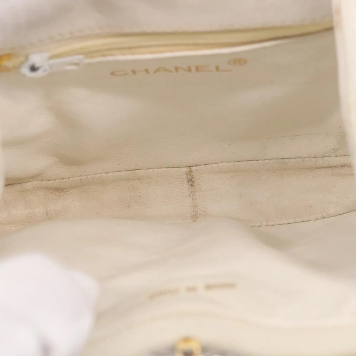 Chanel Vintage Diamond Cc Tassel Quilted Lambskin White Leather Shoulder Bag Bag (Pre-Owned)