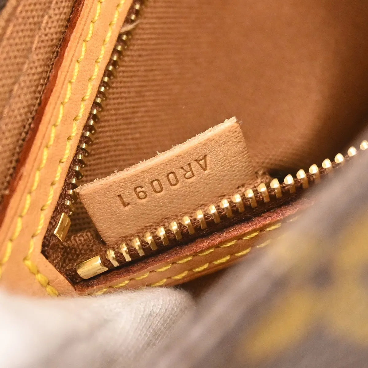 Louis Vuitton Trotteur Monogram Canvas Brown Canvas Shoulder Bag Bag (Pre-Owned)