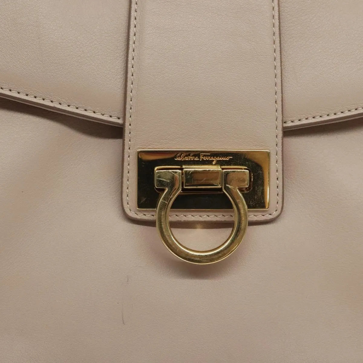 Salvatore Ferragamo Gancini Chain Leather Beige Leather Shoulder Bag Bag (Pre-Owned)