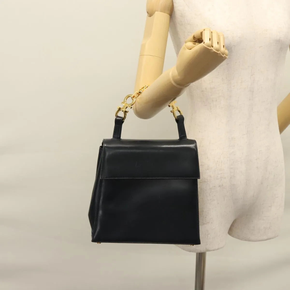 Salvatore Ferragamo Gancini Flap Leather Black Leather Shoulder Bag Bag (Pre-Owned)