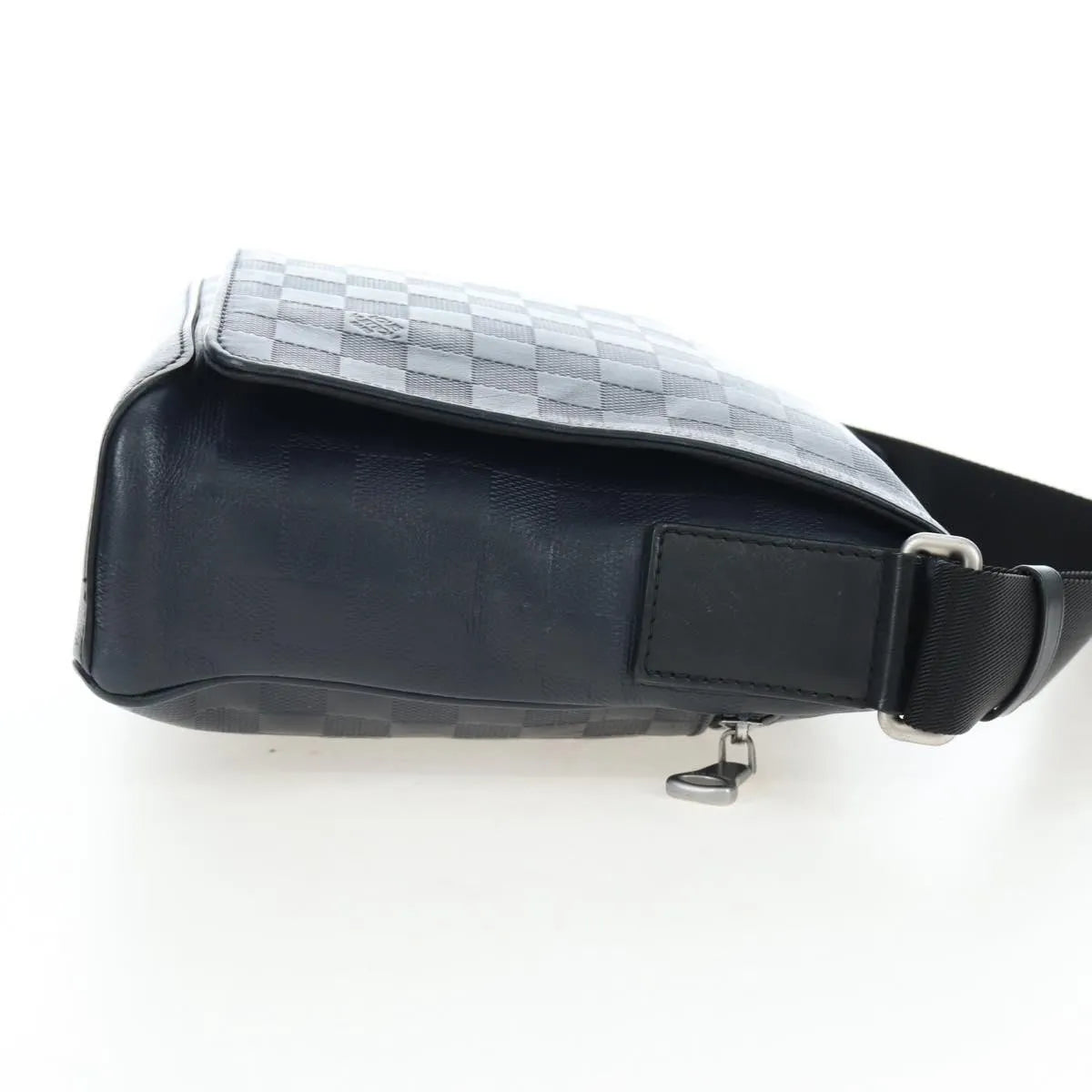Louis Vuitton District Messenger Damier Infini Leather Black Leather Shoulder Bag Bag (Pre-Owned)