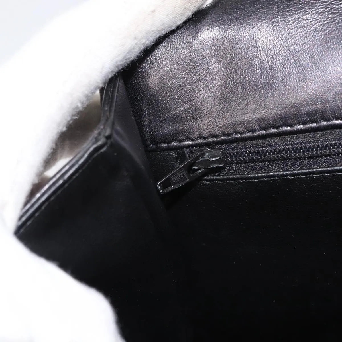 Bally Vintage Chain Quilted Leather Black Leather Shoulder Bag Bag (Pre-Owned)