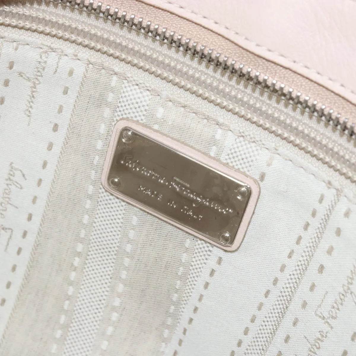 Salvatore Ferragamo Gancini Leather Pink Leather Handbag (Pre-Owned)