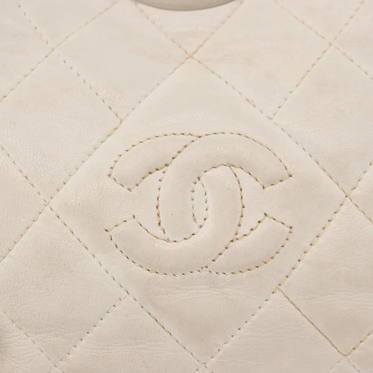 Chanel Vintage Diamond Cc Tassel Quilted Lambskin White Leather Shoulder Bag Bag (Pre-Owned)