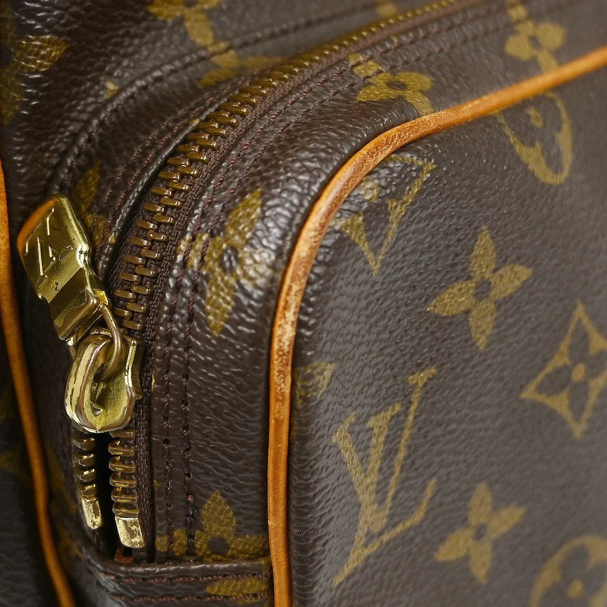 Louis Vuitton Nil Messenger Monogram Canvas Brown Canvas Shoulder Bag Bag (Pre-Owned)