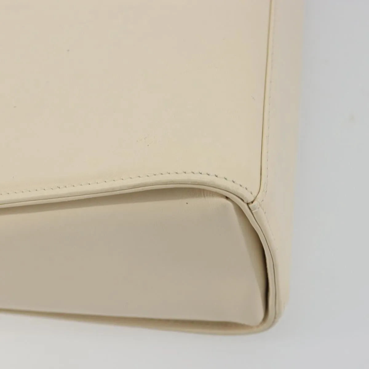 Givenchy Vintage Leather Beige Leather Handbag (Pre-Owned)