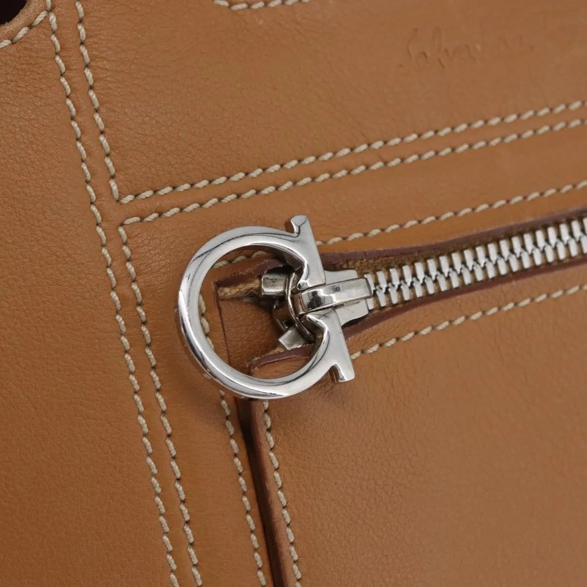 Salvatore Ferragamo Vintage Leather Beige Leather Handbag (Pre-Owned)