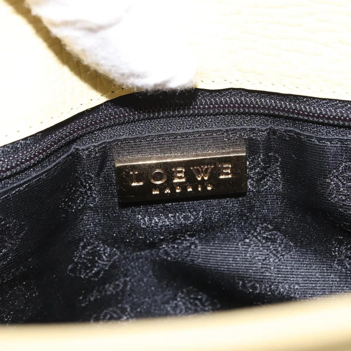 Loewe Vintage Leather Yellow Leather Shoulder Bag Bag (Pre-Owned)