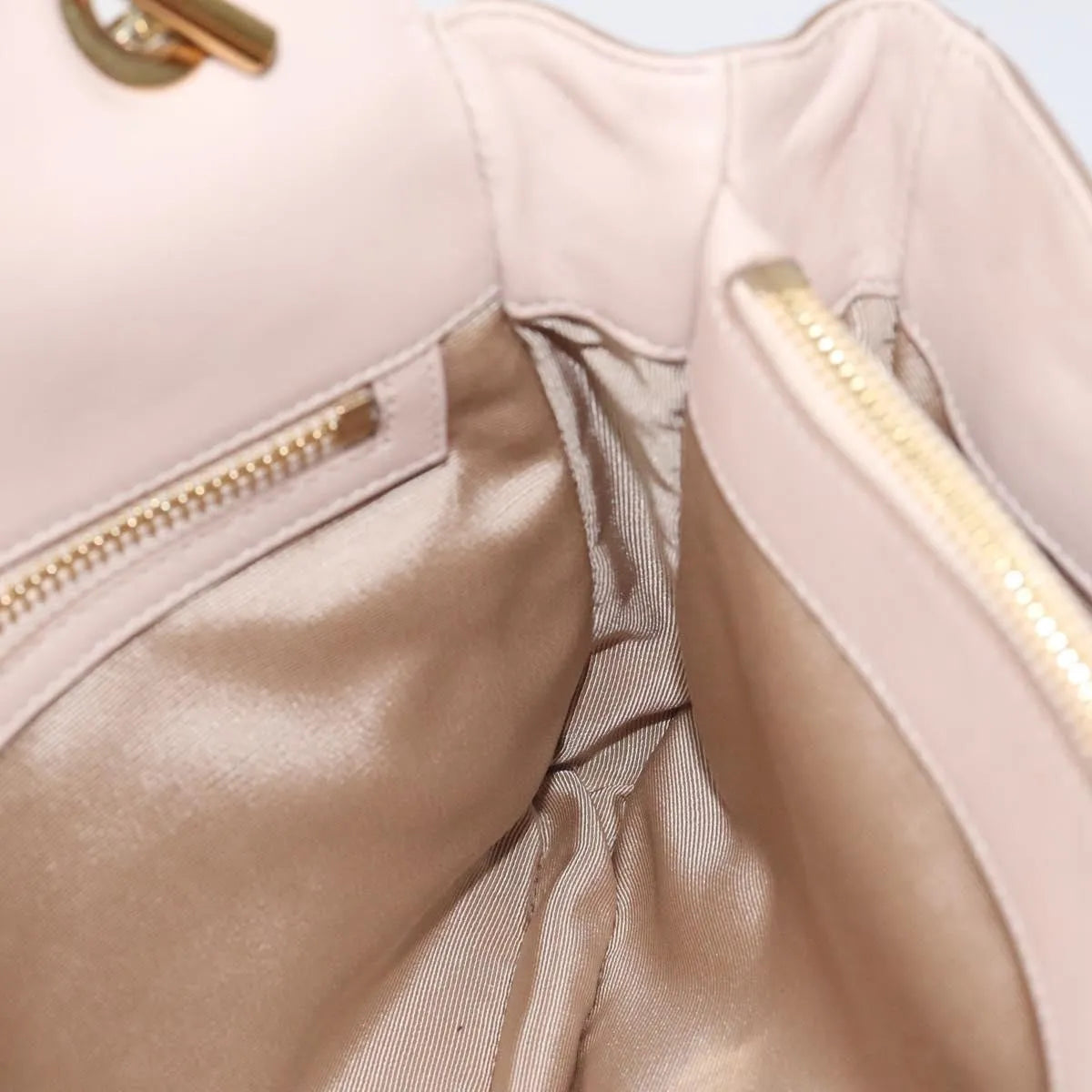 Salvatore Ferragamo Gancini Chain Leather Beige Leather Shoulder Bag Bag (Pre-Owned)
