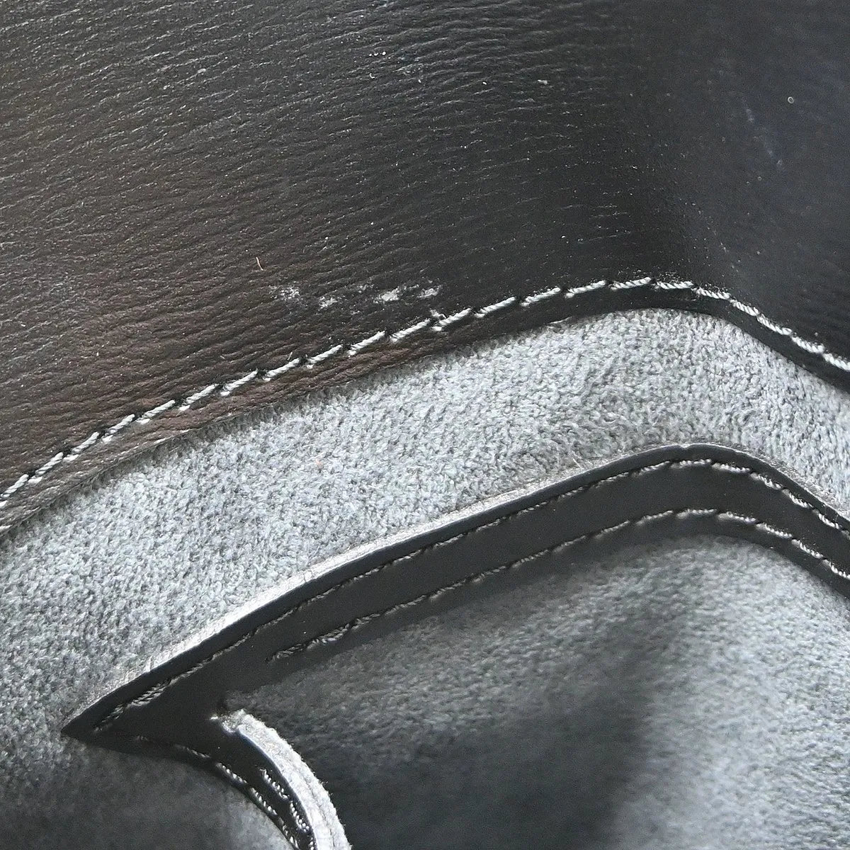 Louis Vuitton Cluny Epi Black Leather Shoulder Bag Bag (Pre-Owned)