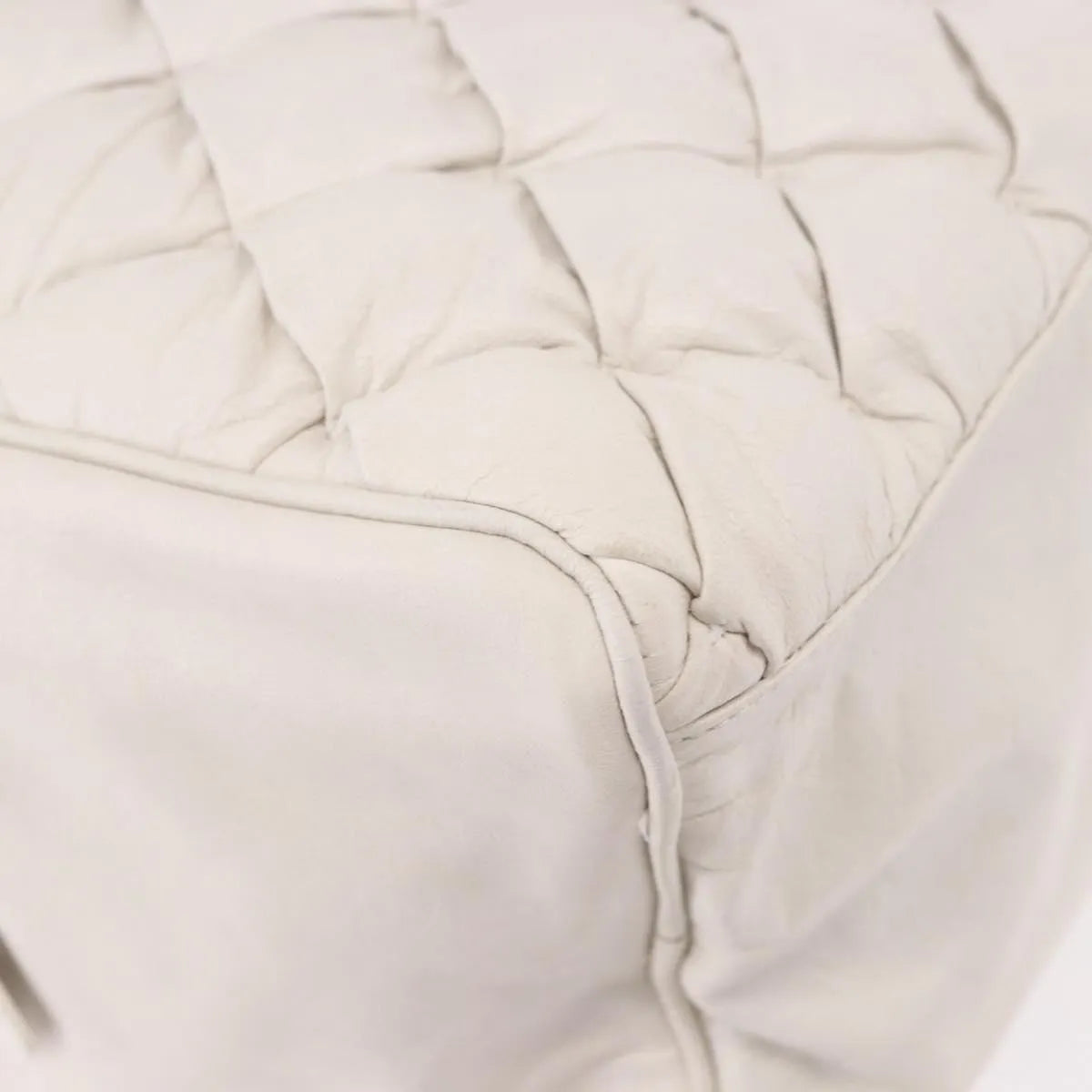 Balenciaga Matelasse Leather White Leather Handbag (Pre-Owned)