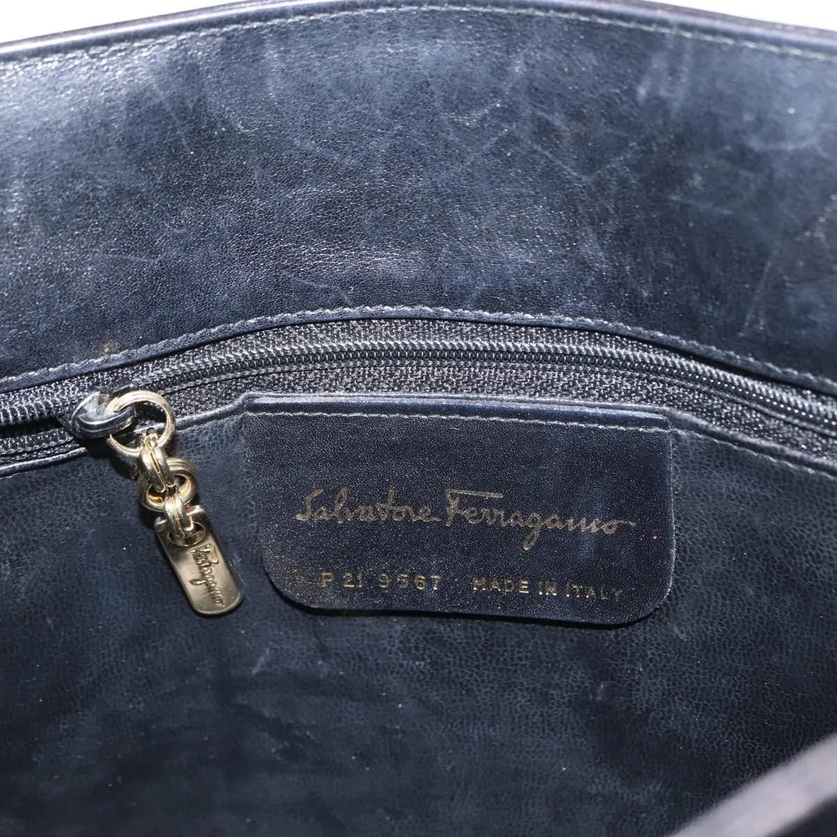 Salvatore Ferragamo Vintage Leather Black Leather Shoulder Bag Bag (Pre-Owned)