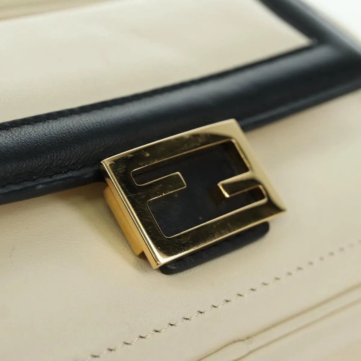 Fendi Easy 2 Baguette Leather Beige Leather Crossbody Bag Bag (Pre-Owned)