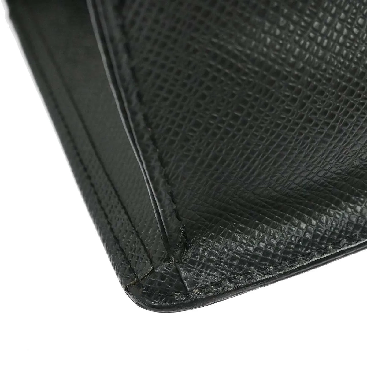 Louis Vuitton Selenga Pochette Taiga Leather Black Leather Clutche & Pouche Bag (Pre-Owned)