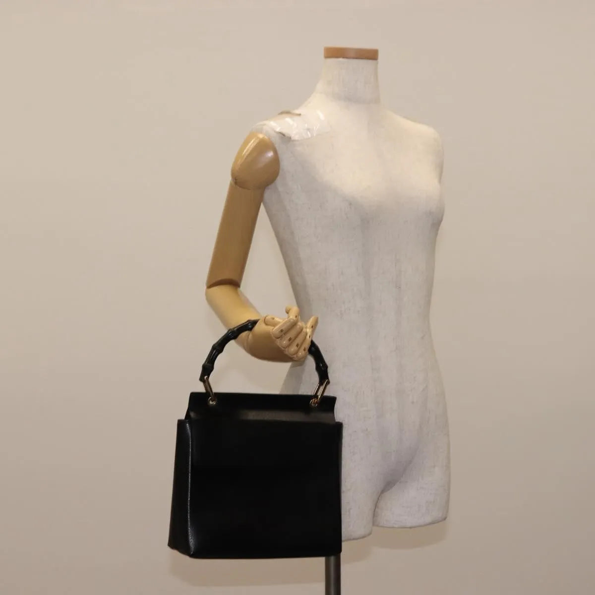 Gucci Vintage Bamboo Handle Leather Black Leather Handbag (Pre-Owned)