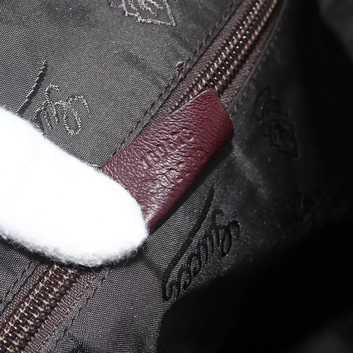 Gucci Logo Crest Messenger Leather Burgundy Leather Shoulder Bag Bag (Pre-Owned)