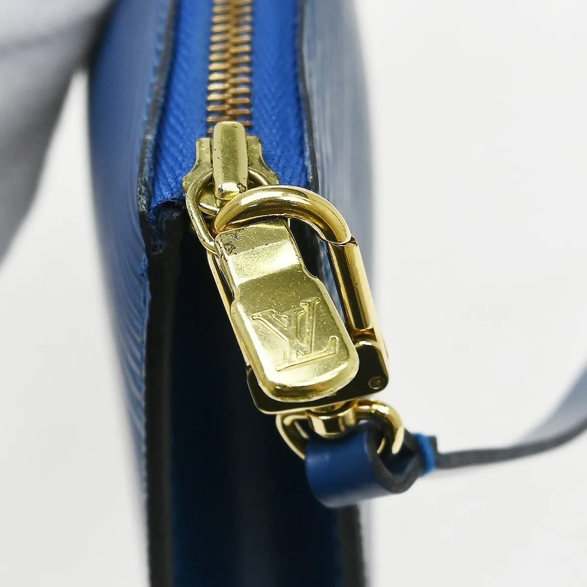 Louis Vuitton Pochette Accessoires Epi Leather Blue Leather Clutche & Pouche Bag (Pre-Owned)