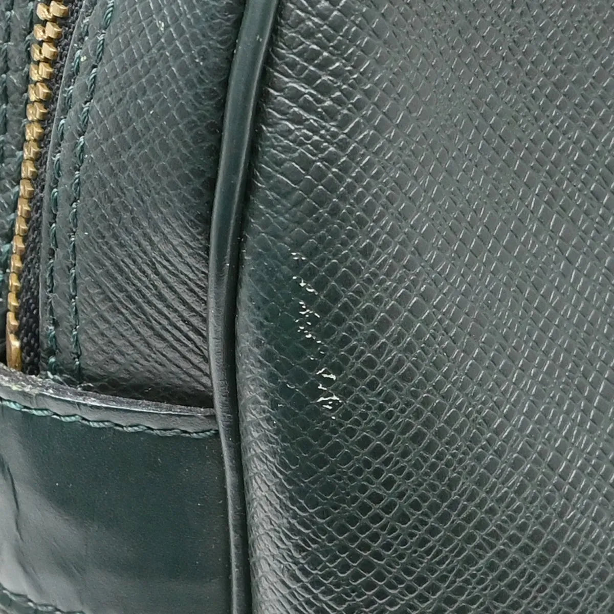 Louis Vuitton Reporter Taiga Leather Green Leather Shoulder Bag Bag (Pre-Owned)