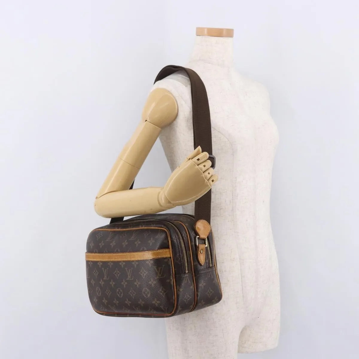 Louis Vuitton Reporter Monogram Brown Canvas Shoulder Bag Bag (Pre-Owned)