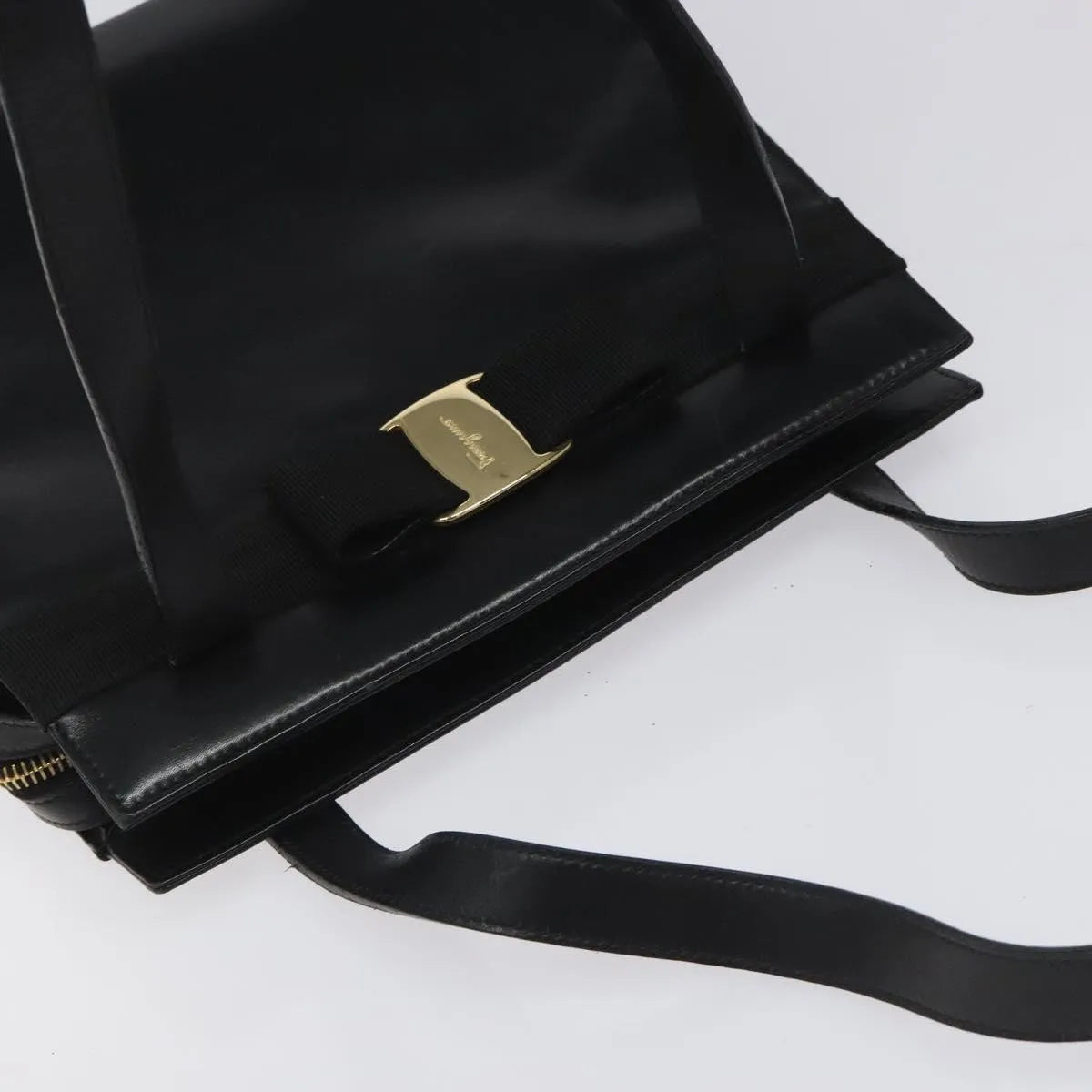 Salvatore Ferragamo Vala Leather Black Leather Shoulder Bag Bag (Pre-Owned)