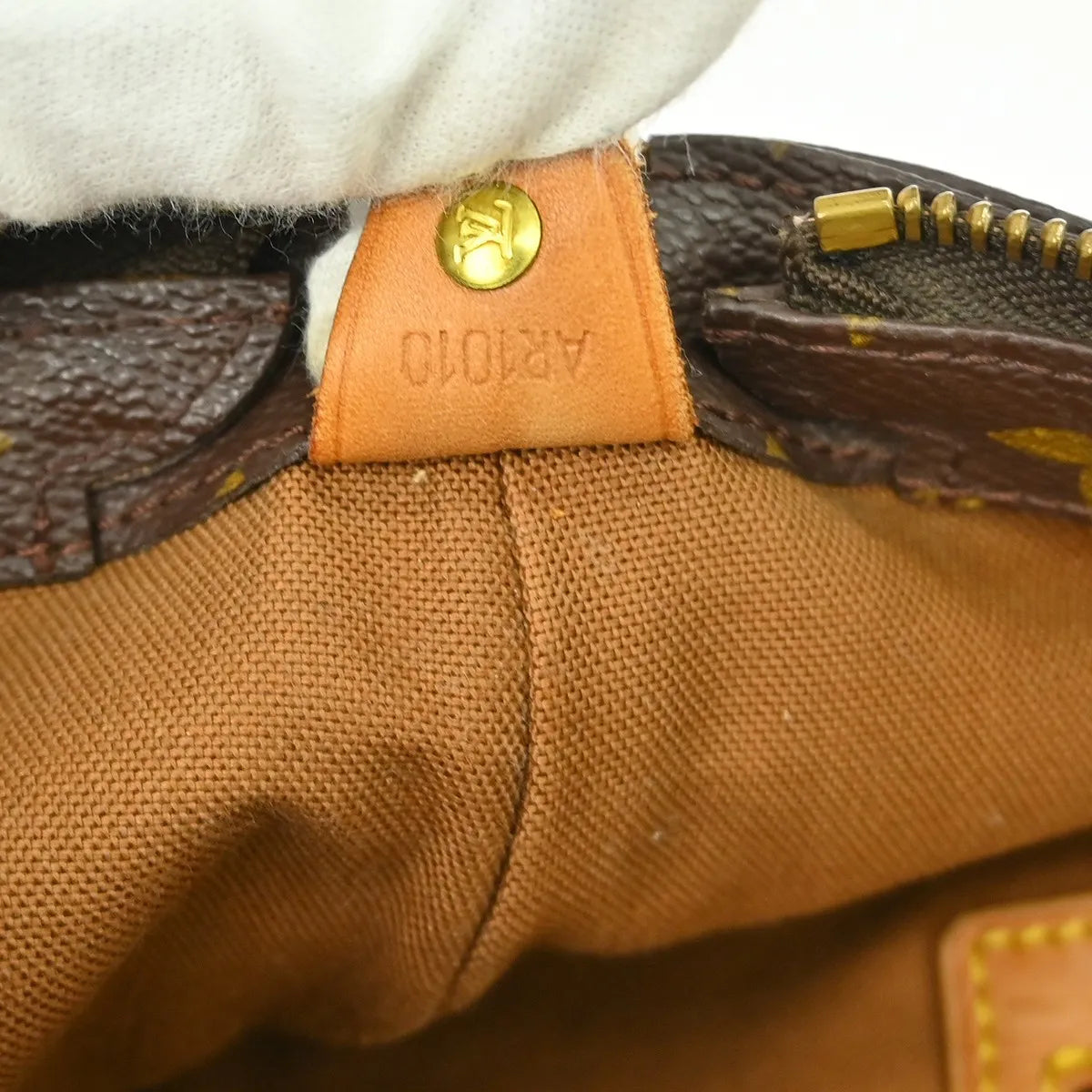 Louis Vuitton Cabas Mezzo Monogram Canvas Brown Canvas Shoulder Bag Bag (Pre-Owned)