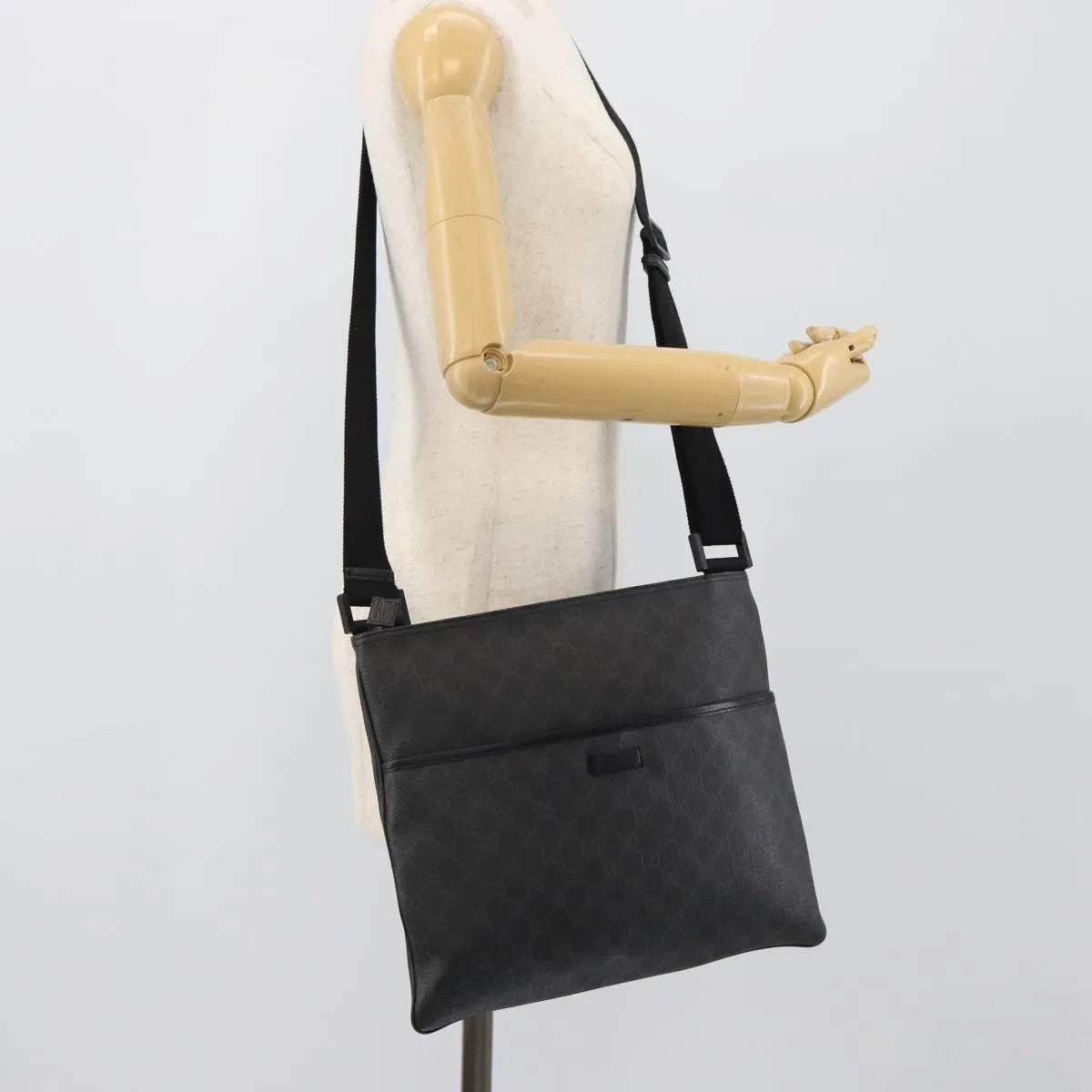 Gucci Vintage Flat Messenger Gg Canvas And Leather Black Canvas Shoulder Bag Bag (Pre-Owned)