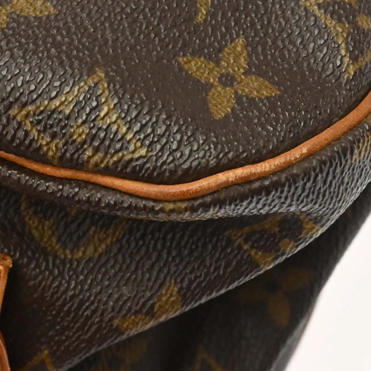 Louis Vuitton Saumur Monogram Canvas Brown Canvas Shoulder Bag Bag (Pre-Owned)