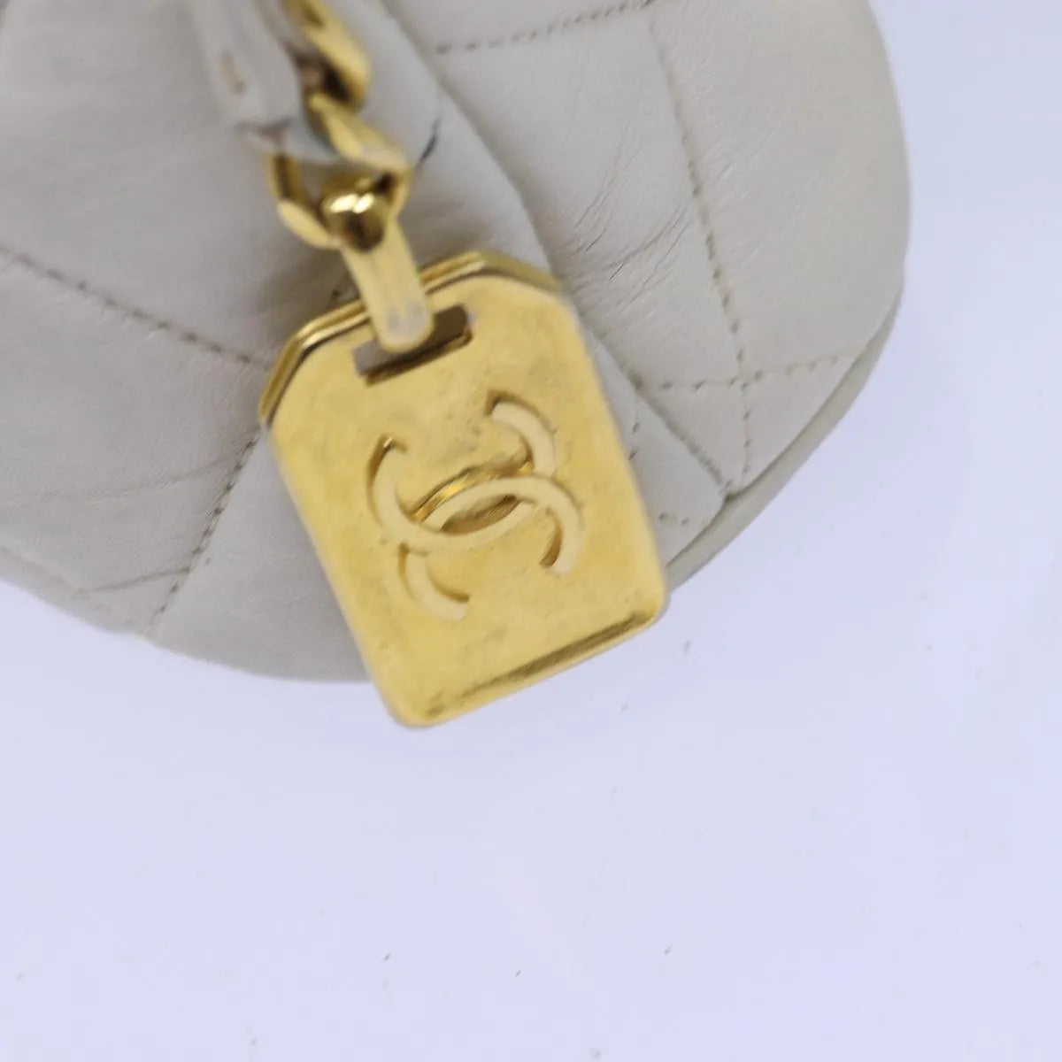 Chanel Vintage Zip Chain Quilted Caviar White Leather Shoulder Bag Bag (Pre-Owned)